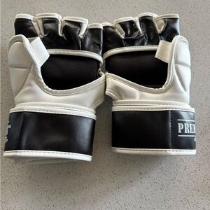 Mma Gloves Size Medium Men Ajustable Revgear NEW